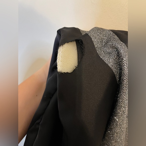 FASHION NOVA SILVER GLITTER BLAZER FOR THE NEW YEAR - Picture 3 of 5